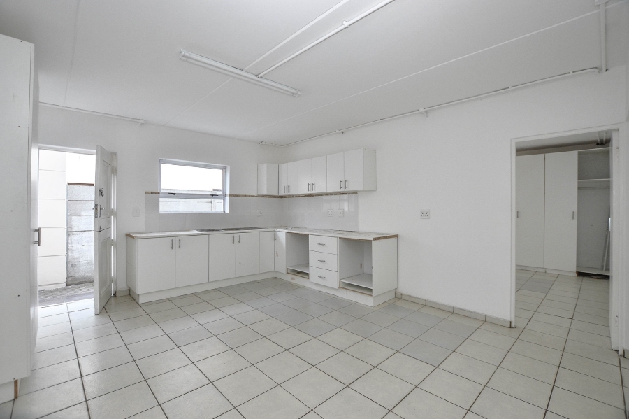 8 Bedroom Property for Sale in Parklands Western Cape